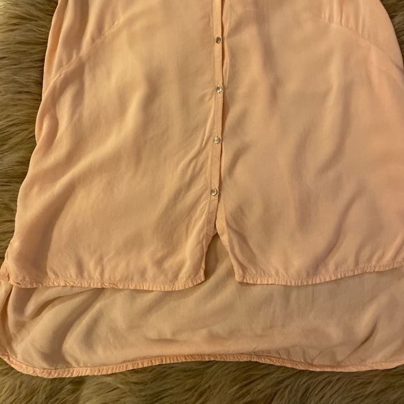 H&M blush pink sleeveless blouse with gold buttons - Picture 7 of 8